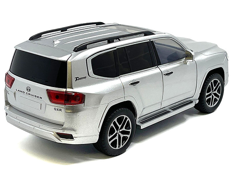 Toyota Land Cruiser Silver Metallic w/ Sunroof Diecast Model 1:24