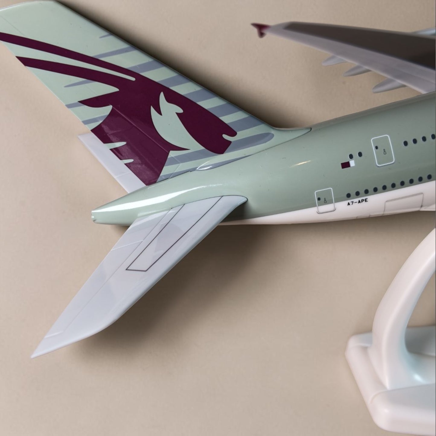 مجسم إيرباص A380 القطرية A7-APE بمقياس 1:200 | Airbus A380 Qatar Airways A7-APE 1:200 PPC Model