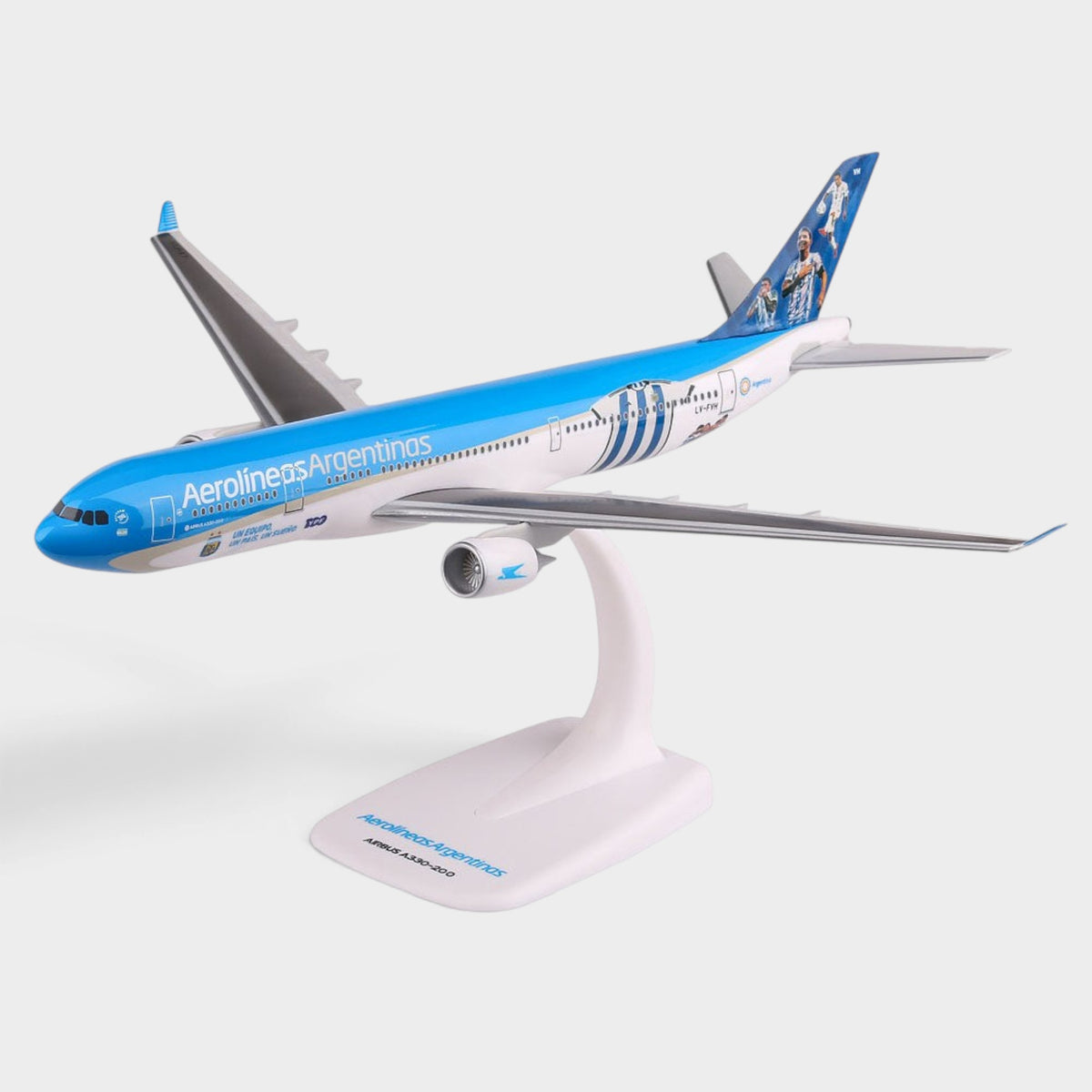 Slice 1:200 scale diecast Airbus A330-200 model in Aerolíneas Argentinas Argentina Football livery with display stand