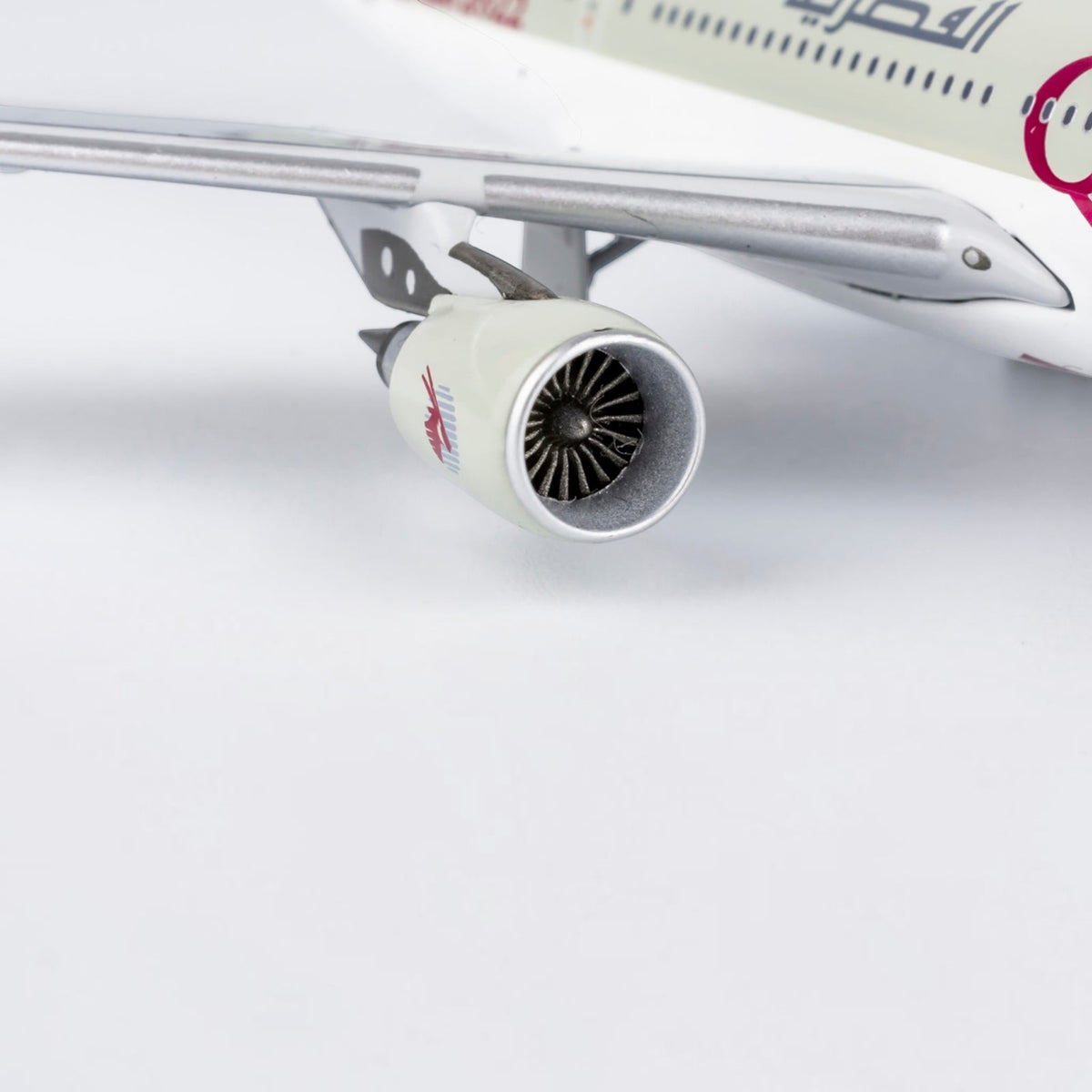 Slice Airbus A330-200 Qatar Airways FIFA World Cup 2022 diecast model engine detail