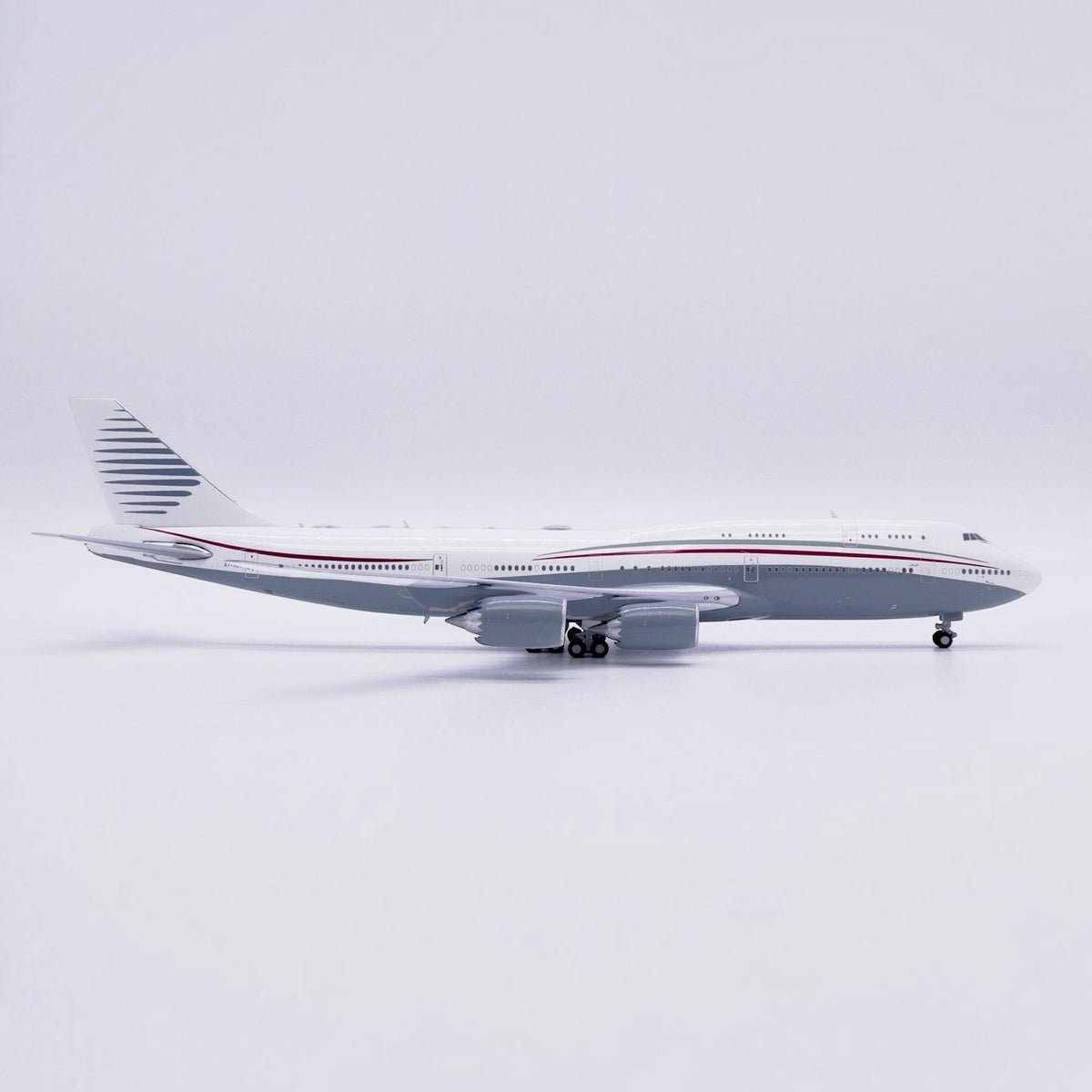 Slice Boeing 747-8 BBJ Qatar Amiri Flight 1:400 scale diecast model aircraft with authentic livery and side profile