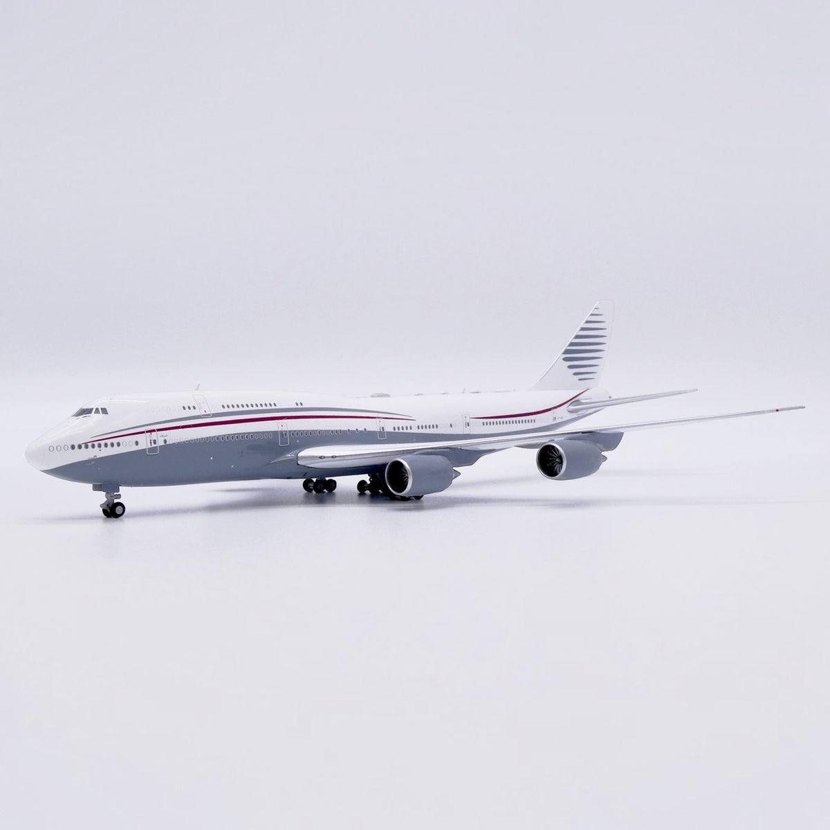 Slice Boeing 747-8 BBJ Qatar Amiri 1:400 scale diecast model aircraft with authentic livery and detailed features.