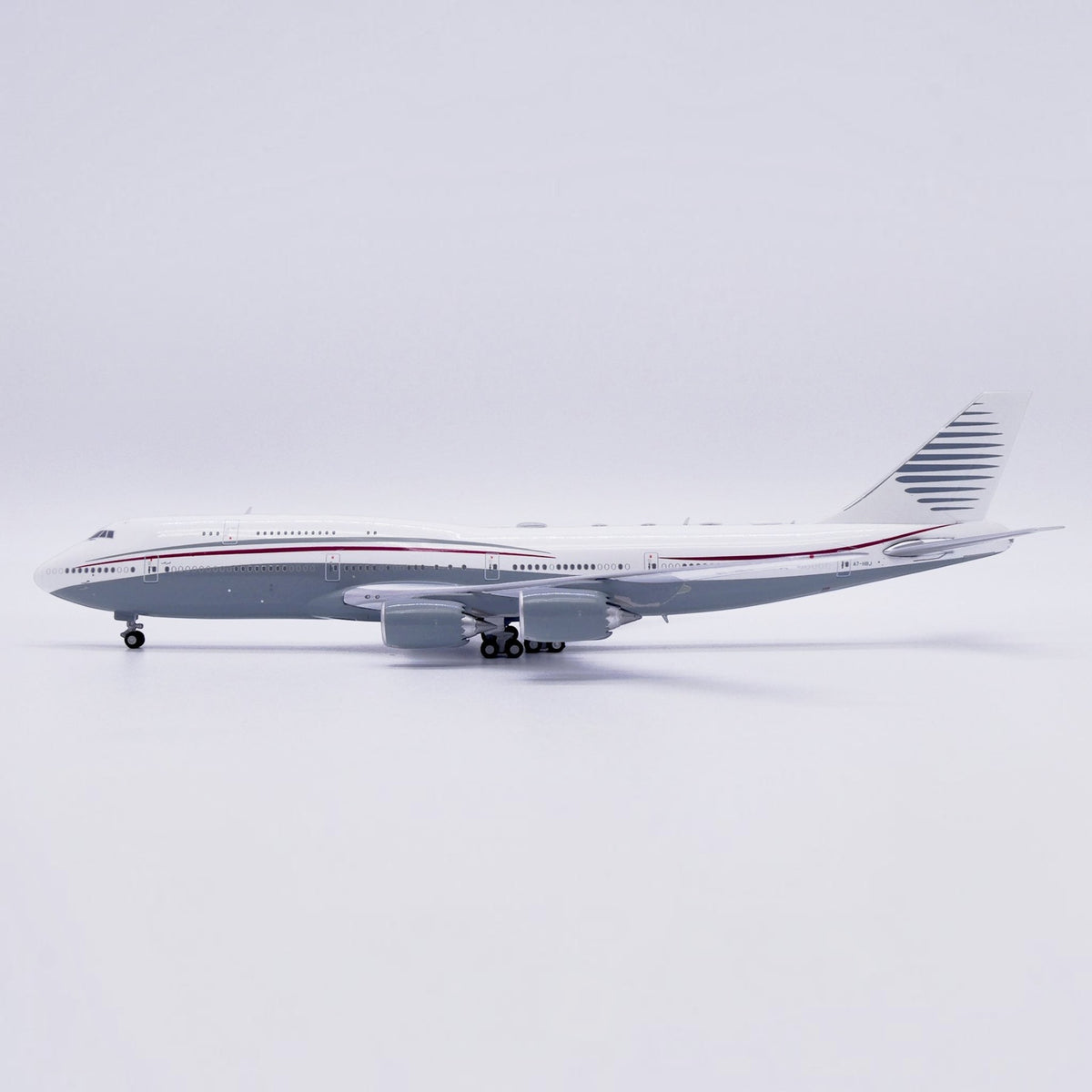 Slice Boeing 747-8 BBJ Qatar Amiri Flight 1:400 scale diecast model aircraft in white and grey livery