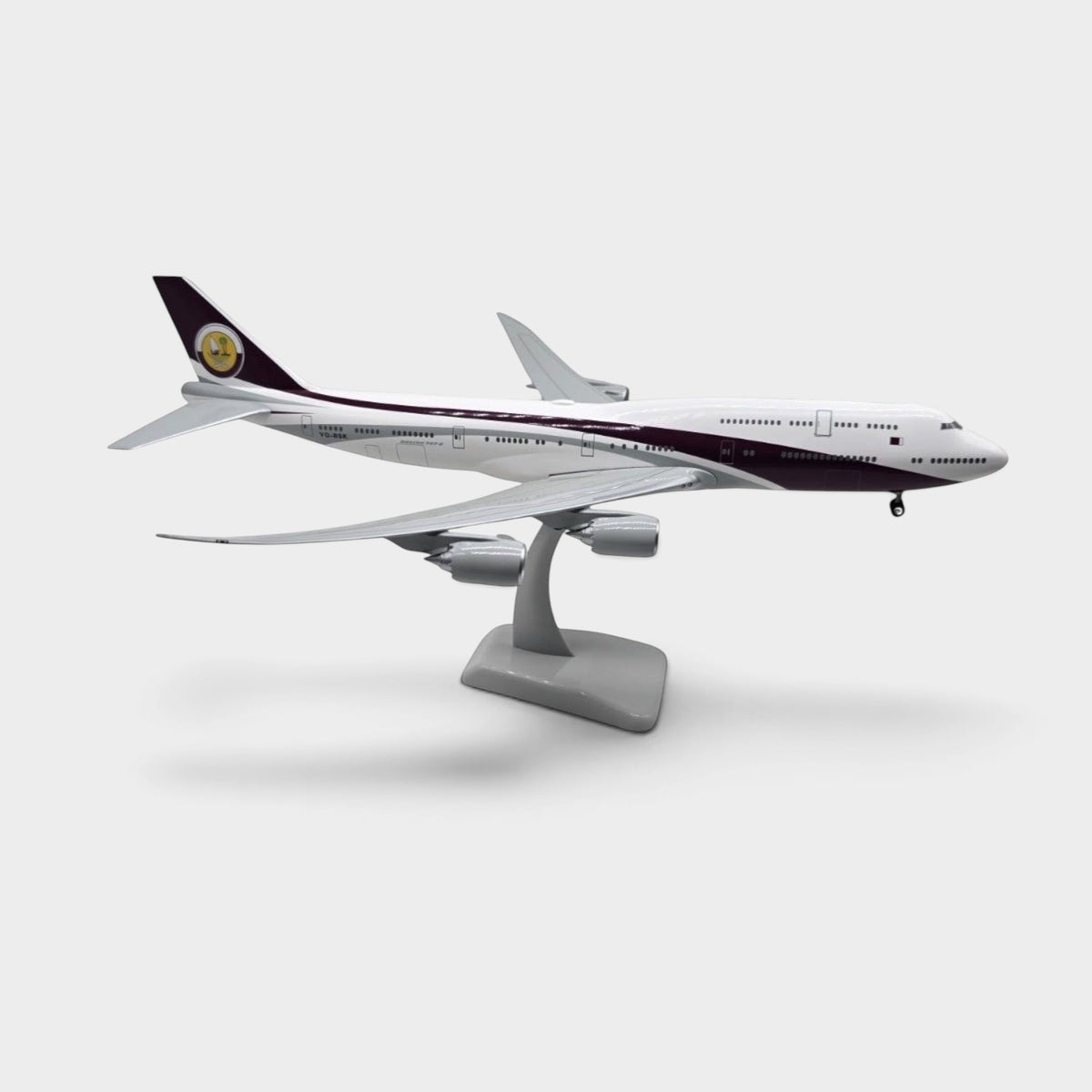 Slice Boeing 747-8 Qatar Amiri Flight 1:200 scale diecast model aircraft with authentic livery on a display stand.