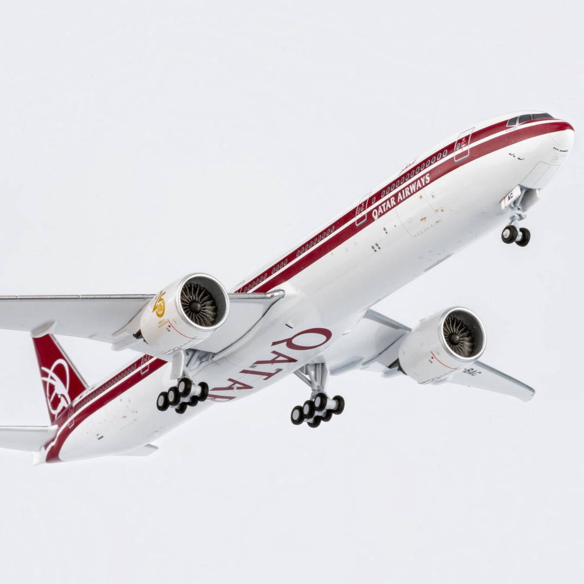 Slice Boeing 777-300ER Qatar Airways Retro 25 years diecast model aircraft in 1:400 scale with landing gear extended