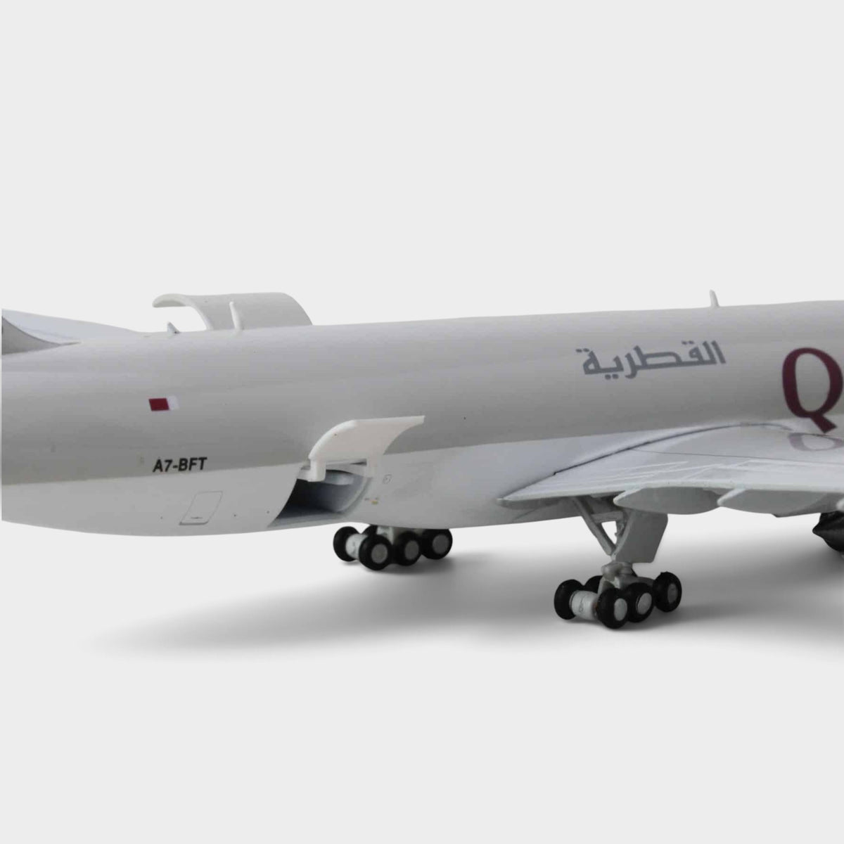 Slice Gemini Jets 1:400 scale diecast Boeing 777-200LRF Qatar Airways Cargo model with open cargo door