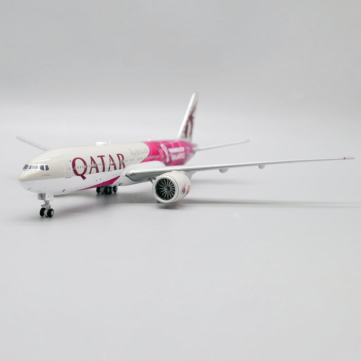 Slice Boeing 777-200LR Qatar Airways FIFA World Cup 2022 diecast model aircraft in 1:400 scale