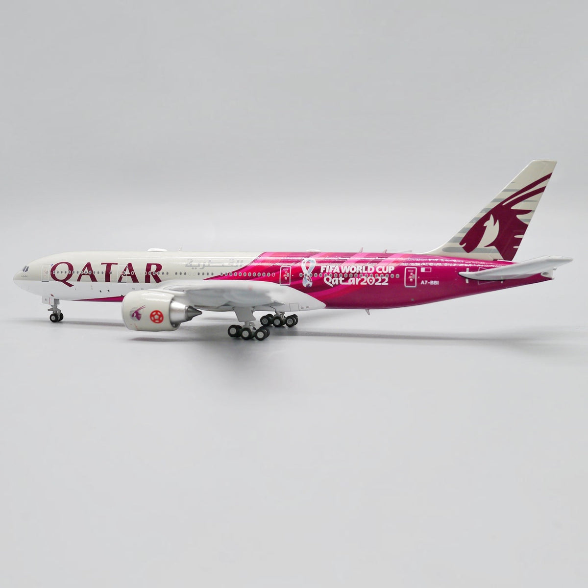 Slice Boeing 777-200LR Qatar Airways FIFA World Cup 2022 diecast model aircraft in 1:400 scale with white and pink livery
