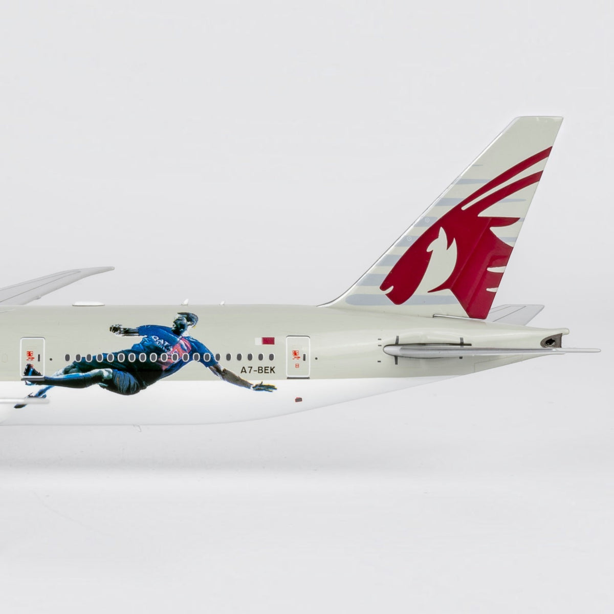 Slice 1:400 scale diecast Boeing 777-300ER model featuring Qatar Airways Paris Saint Germain livery on the fuselage