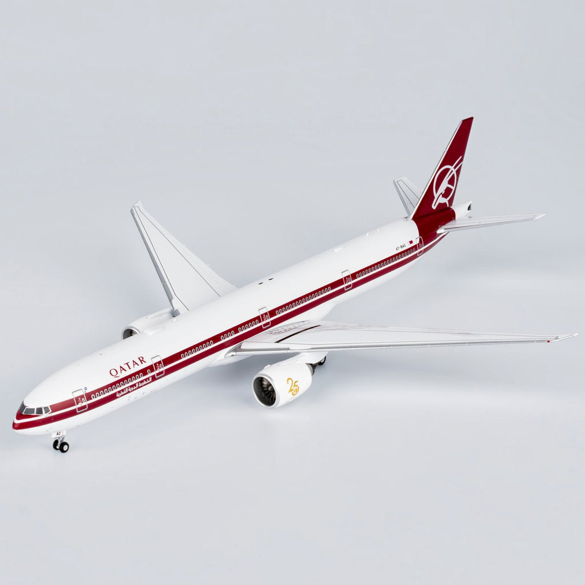 Slice Boeing 777-300ER Qatar Airways Retro 25 years diecast model aircraft in white and maroon livery