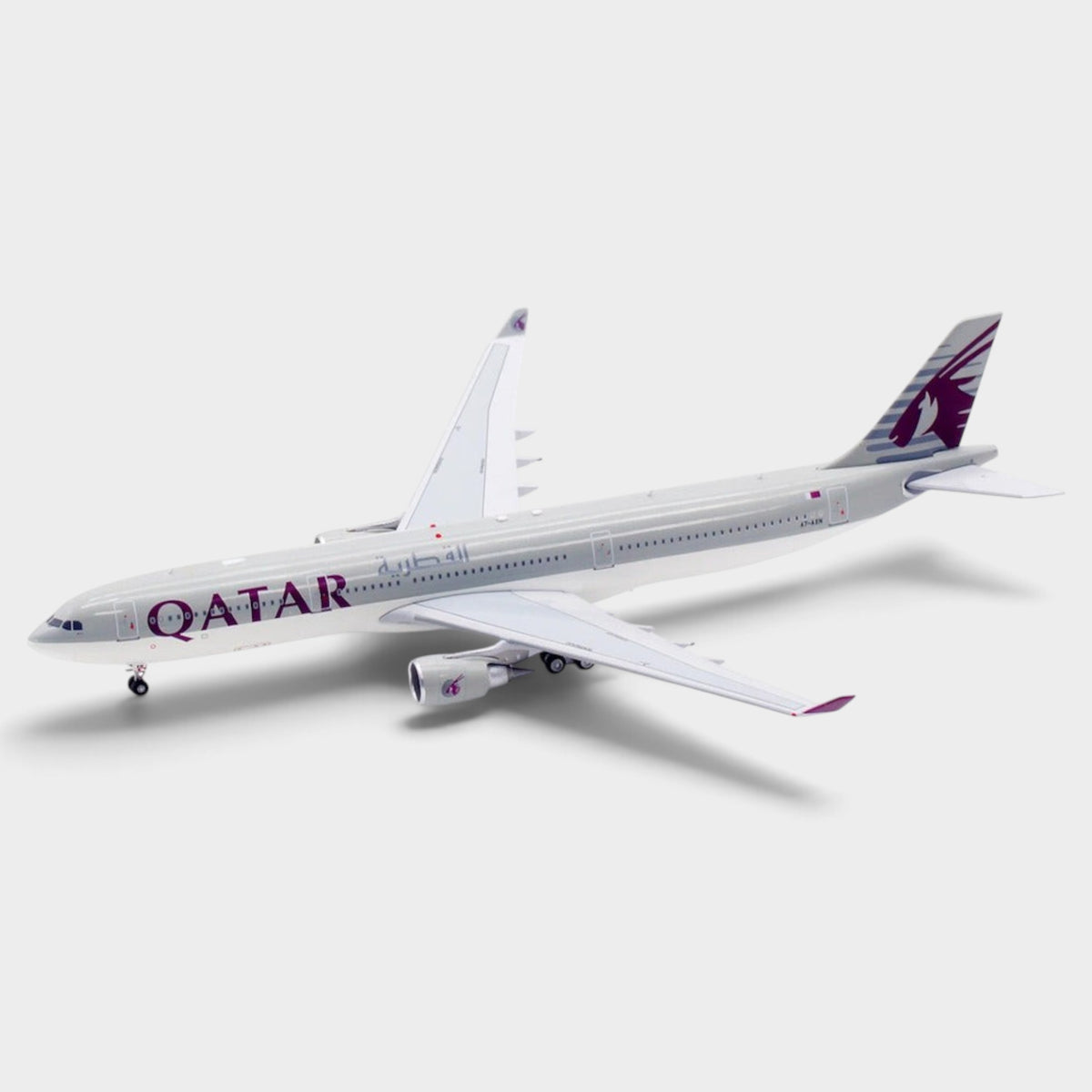 Slice 1:400 scale diecast metal Airbus A330-300 model in Qatar Airways livery with landing gear and antenna