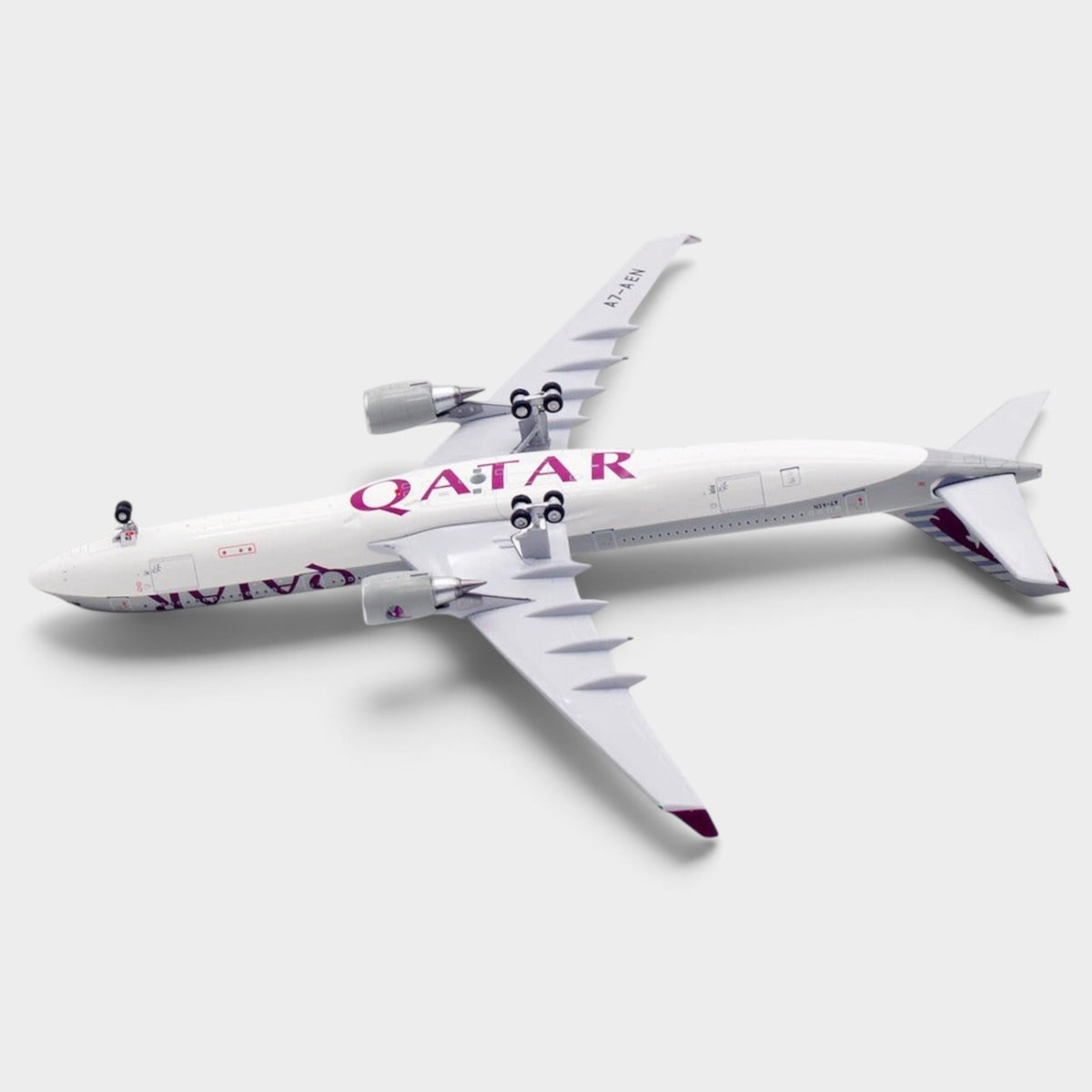 Slice Aviation 400 diecast metal Airbus A330-300 Qatar Airways model plane with landing gear and antennas