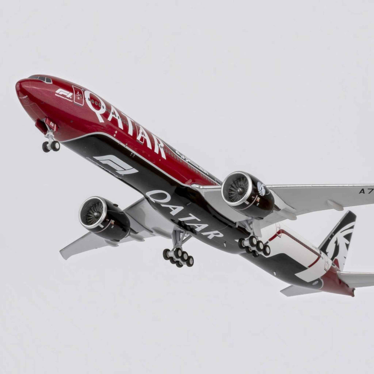Qatar Airways Boeing 777-300ER Die-Cast Model Airplane