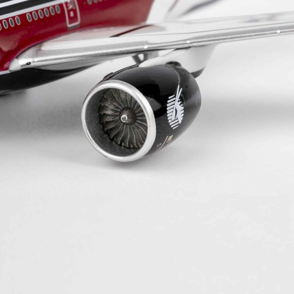 Qatar Airways Boeing 777-300ER Die-Cast Model Airplane