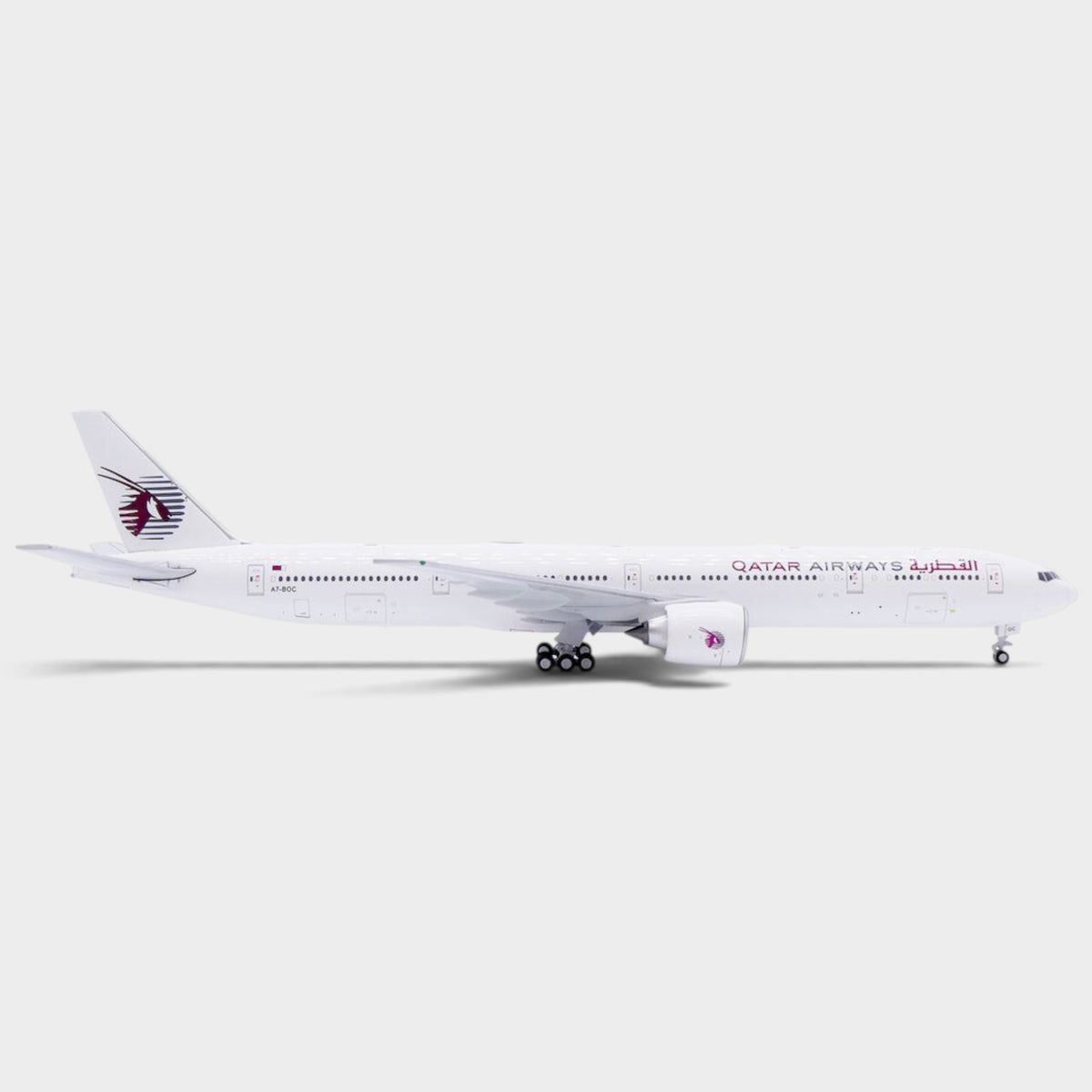 Slice 1:400 scale diecast model of a Qatar Airways Boeing 777-300ER in white livery with landing gear and antennas.