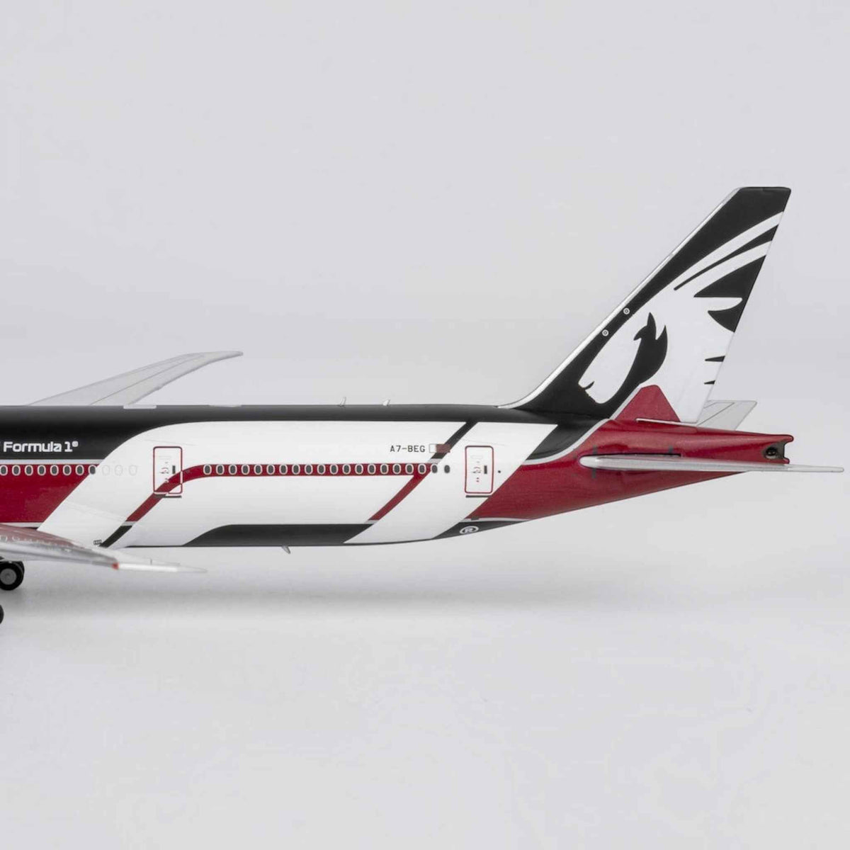 Qatar Airways Boeing 777-300ER Die-Cast Model Airplane