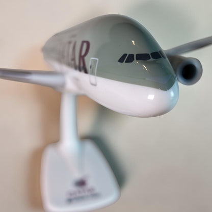 مجسم إيرباص A380 القطرية A7-APE بمقياس 1:200 | Airbus A380 Qatar Airways A7-APE 1:200 PPC Model